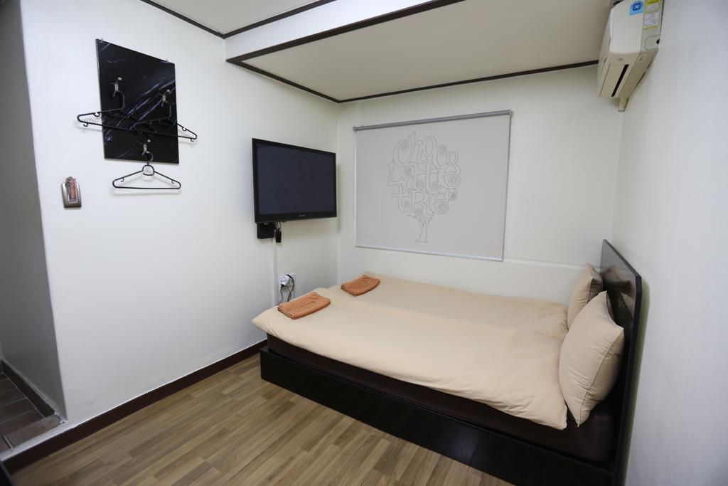 Chocolate Tree Sinchon Hotel Seul Zewnętrze zdjęcie